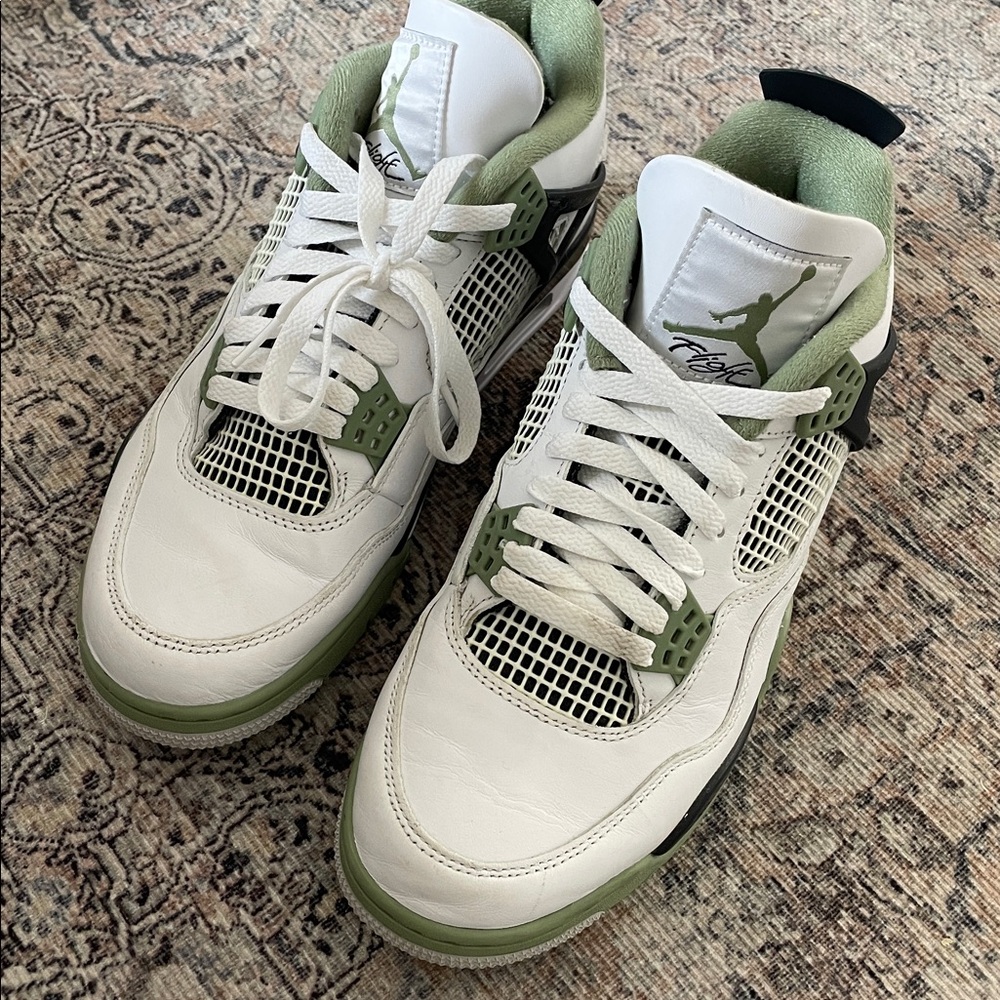 Nike Women’s White Black Light Green Retro Sneakers - Picture 4 of 12